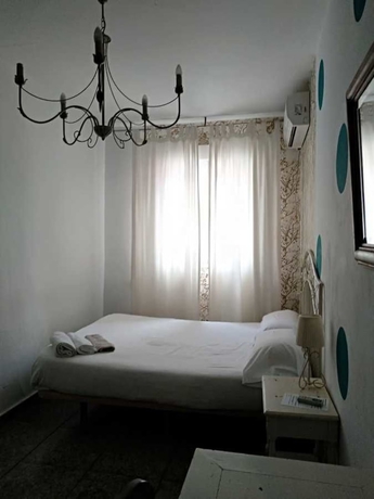Imagen de la habitación del Hostal El Cid, Valencia. Foto 5