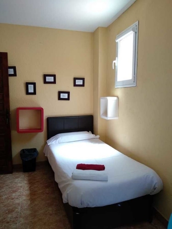 Imagen de la habitación del Hostal El Cid, Valencia. Foto 13