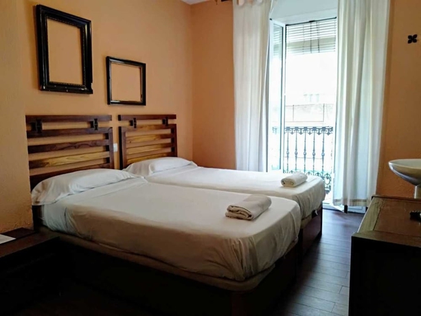 Imagen de la habitación del Hostal El Cid, Valencia. Foto 18