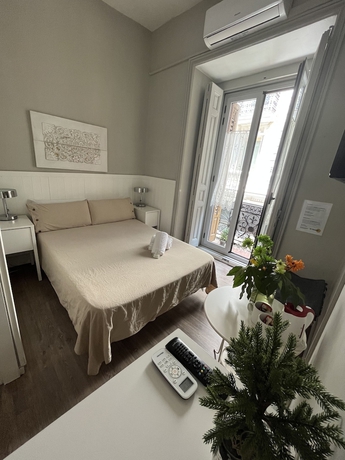 Imagen de la habitación del Hostal El Hostall. Foto 16