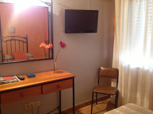 Imagen de la habitación del Hostal El Lechuguero. Foto 15