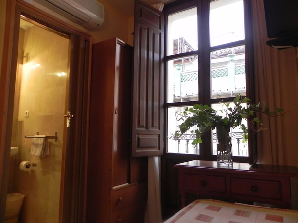 Imagen de la habitación del Hostal El Olivo. Foto 2