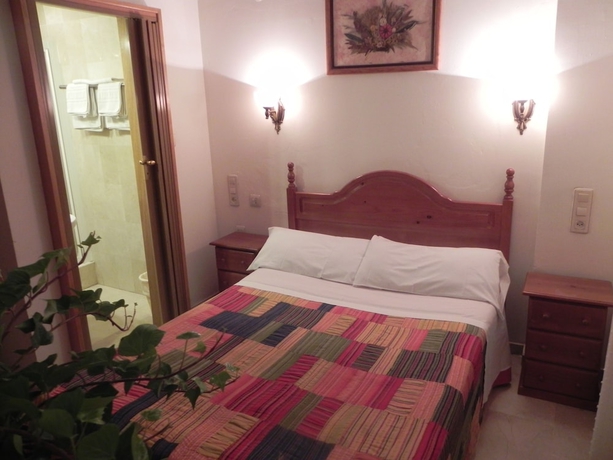 Imagen de la habitación del Hostal El Olivo. Foto 13