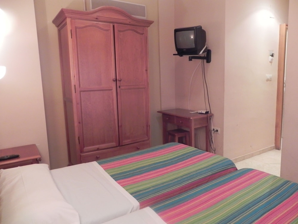 Imagen de la habitación del Hostal El Olivo, Granada. Foto 4