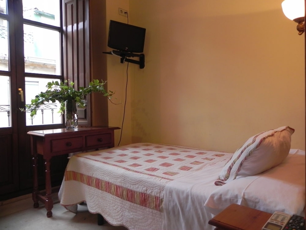Imagen de la habitación del Hostal El Olivo, Granada. Foto 15