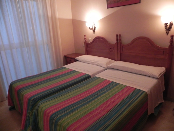 Imagen de la habitación del Hostal El Olivo, Granada. Foto 16