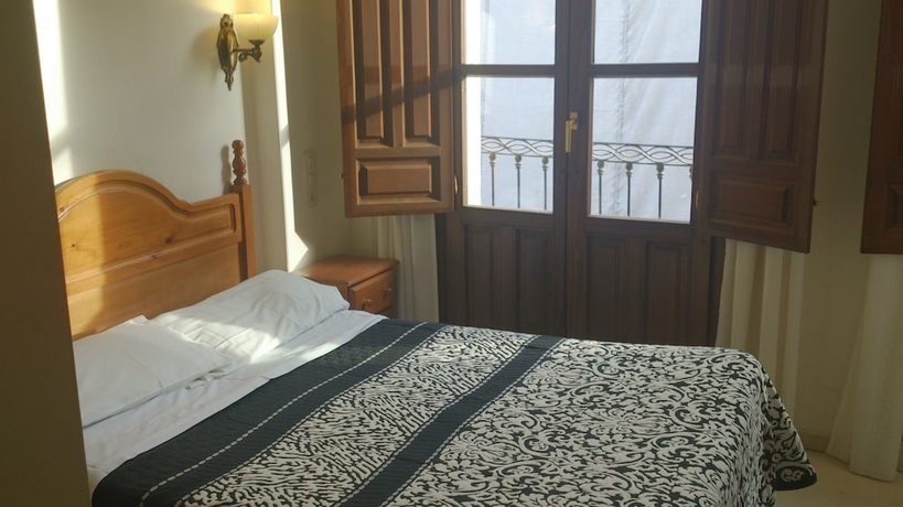 Imagen de la habitación del Hostal El Olivo, Granada. Foto 17