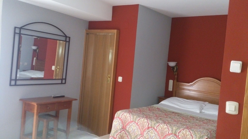 Imagen de la habitación del Hostal El Olivo, Granada. Foto 18