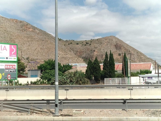 Imagen de los exteriores del Hostal El Palmeral, Orihuela. Foto 11