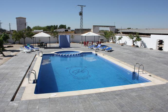 Imagen de la piscina del Hostal El Palomar. Foto 8