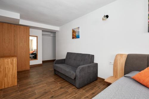 Imagen de la habitación del Hostal El Patio, Alicante. Foto 14