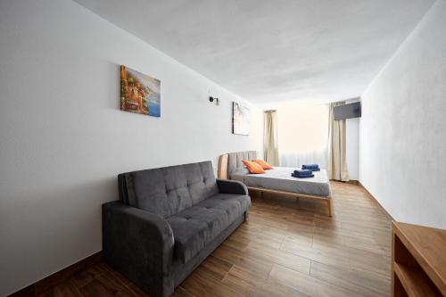 Imagen de la habitación del Hostal El Patio, Alicante. Foto 15