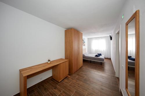 Imagen de la habitación del Hostal El Patio, Alicante. Foto 20