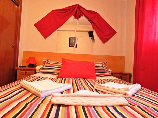 Imagen de la habitación del Hostal El Peine. Foto 8