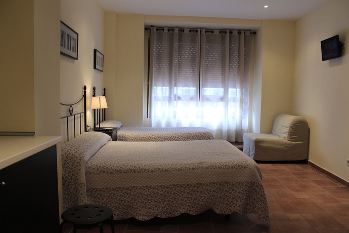 Imagen de la habitación del Hostal El Pilar, Barrio de las Letras. Foto 3