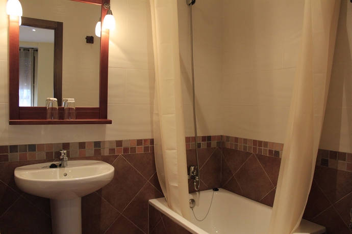 Imagen de la habitación del Hostal El Pilar, Barrio de las Letras. Foto 4