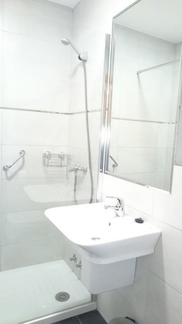 Imagen de la habitación del Hostal El Pilar, Barrio de las Letras. Foto 5