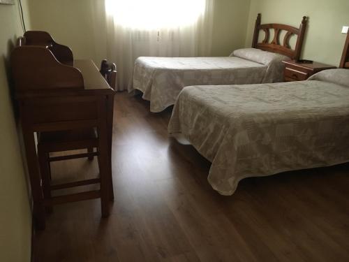 Imagen de la habitación del Hostal El Pinar, &Aacute;vila. Foto 4