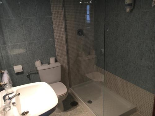 Imagen de la habitación del Hostal El Pinar, &Aacute;vila. Foto 7