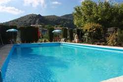 Imagen de la piscina del Hostal El Pirineo. Foto 5