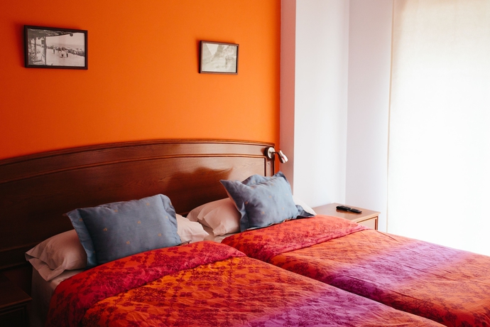 Imagen de la habitación del Hostal El Puerto, Caleta De Vélez. Foto 4