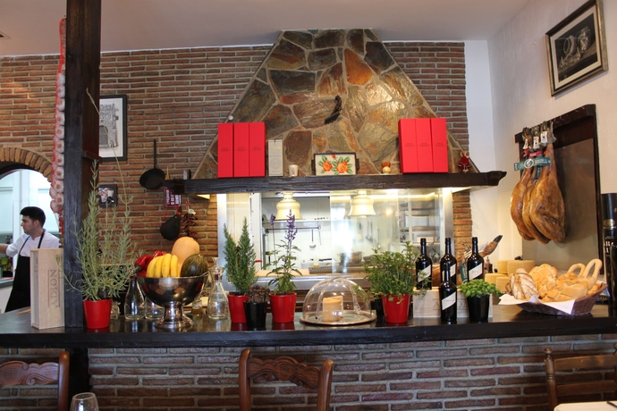 Imagen del bar/restaurante del Hostal El Puerto, Caleta De Vélez. Foto 3