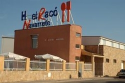 Imagen de los exteriores del Hostal El Raco De Navarrete. Foto 2