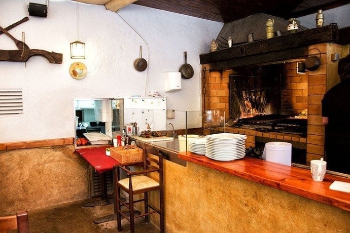 Imagen del bar/restaurante del Hostal El Racó De Castello. Foto 5