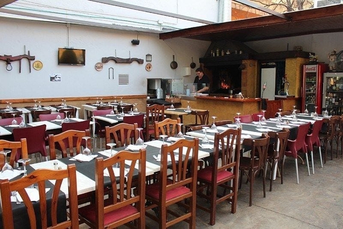 Imagen del bar/restaurante del Hostal El Racó De Castello. Foto 8