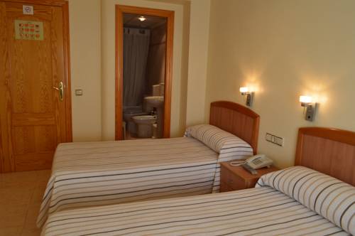 Imagen de la habitación del Hostal El Retiro, Almoradí. Foto 3