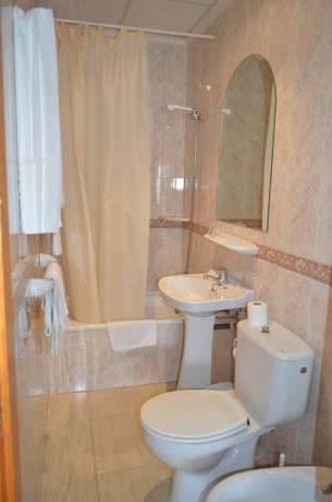 Imagen de la habitación del Hostal El Retiro, Almoradí. Foto 5