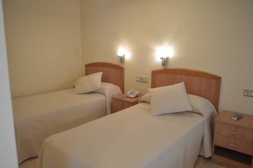 Imagen de la habitación del Hostal El Retiro, Almoradí. Foto 6