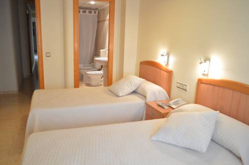 Imagen de la habitación del Hostal El Retiro, Almoradí. Foto 8