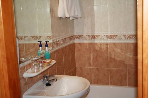 Imagen de la habitación del Hostal El Rincón. Foto 10