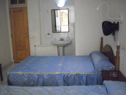 Imagen de los exteriores del Hostal El Tera. Foto 9