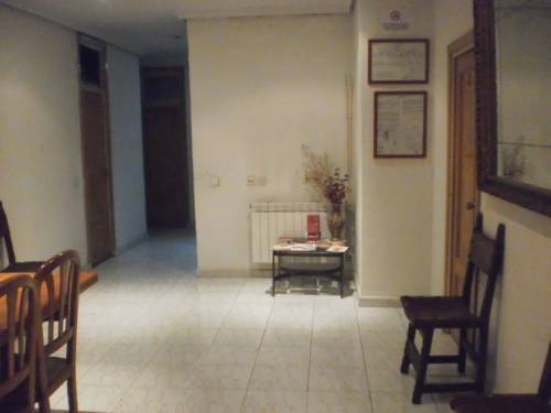 Imagen de los exteriores del Hostal El Tera. Foto 13