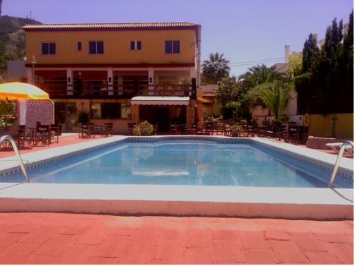 Imagen de la piscina del Hostal El Tibur&oacute;n. Foto 16