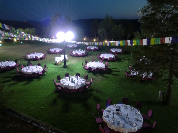 Imagen de los exteriores del Hostal El Tozal. Foto 10