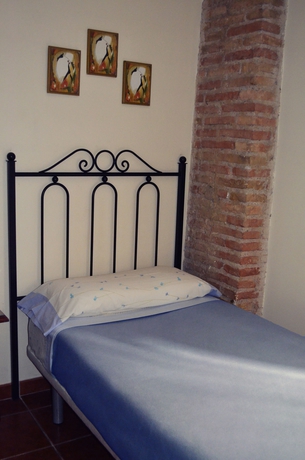 Imagen de la habitación del Hostal El Zaguan, Granada. Foto 12