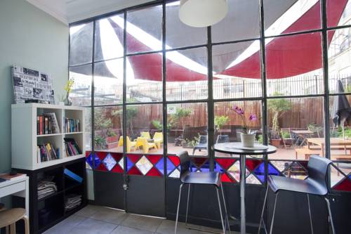 Imagen de la habitación del Hostal Ella Barcelona. Foto 5