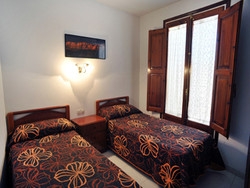 Imagen de la habitación del Hostal Elvira. Foto 11