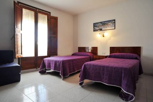 Imagen general del Hostal Elvira. Foto 2