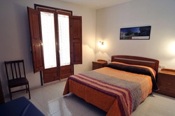 Imagen de la habitación del Hostal Elvira. Foto 12