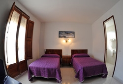 Imagen de la habitación del Hostal Elvira. Foto 13
