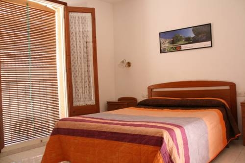 Imagen general del Hostal Elvira. Foto 7