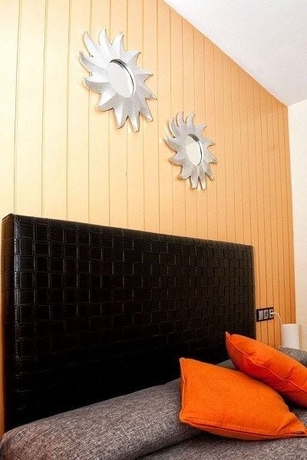Imagen de la habitación del Hostal Empord&agrave;, Ampuriabrava. Foto 14