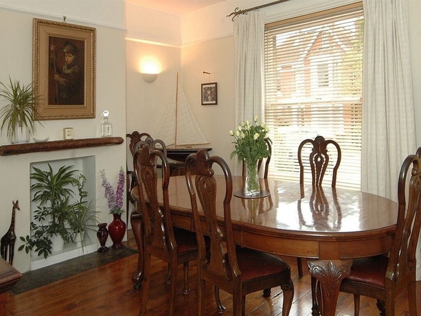 Imagen del bar/restaurante del Hostal Endeavour House. Foto 4