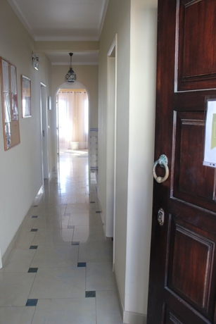 Imagen de los interiores del Hostal Ericeira Chill Hill Hostel and Private Rooms - Peach Garden. Foto 19