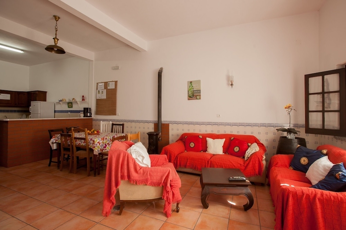 Imagen del bar/restaurante del Hostal Ericeira Chill Hill Hostel and Private Rooms - Peach Garden. Foto 2