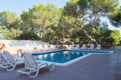 Imagen de la piscina del Hostal Es Pi. Foto 5